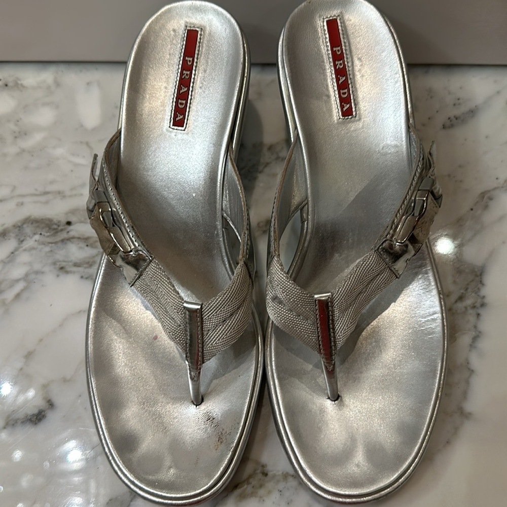 Prada - Picture 4 of 7